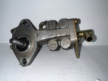 Charger l'image dans la galerie, Ski-Doo Oil Pump ( réf : 420887935 )