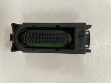 Charger l'image dans la galerie, Can-Am / Ski-Doo / Sea-Doo Connector Housing (ref : 420664450)