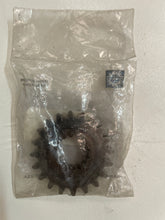 Charger l'image dans la galerie, Ski-Doo Sprocket 20 Tooth (ref : 504074800)