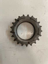 Charger l'image dans la galerie, Ski-Doo Sprocket 21 Teeth (ref : 504152927)