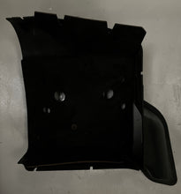 Charger l'image dans la galerie, Ski-Doo Cylinder Cowl (ref : 420811820)
