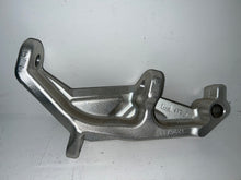 Carica l&#39;immagine nel visualizzatore di Gallery, Ski-Doo LH Machined Ski Leg ( réf :505073043 )
