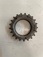 Carica l&#39;immagine nel visualizzatore di Gallery, Ski-Doo  Sprocket 21 Teeth (ref : 504152927)
