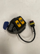 Carica l&#39;immagine nel visualizzatore di Gallery, Ski-Doo LH Switch Housing (ref : 515176504)
